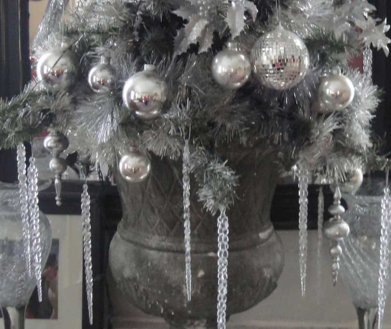 10 Tips For Decorating The Perfect Christmas Tree-#3 Tree Stands
